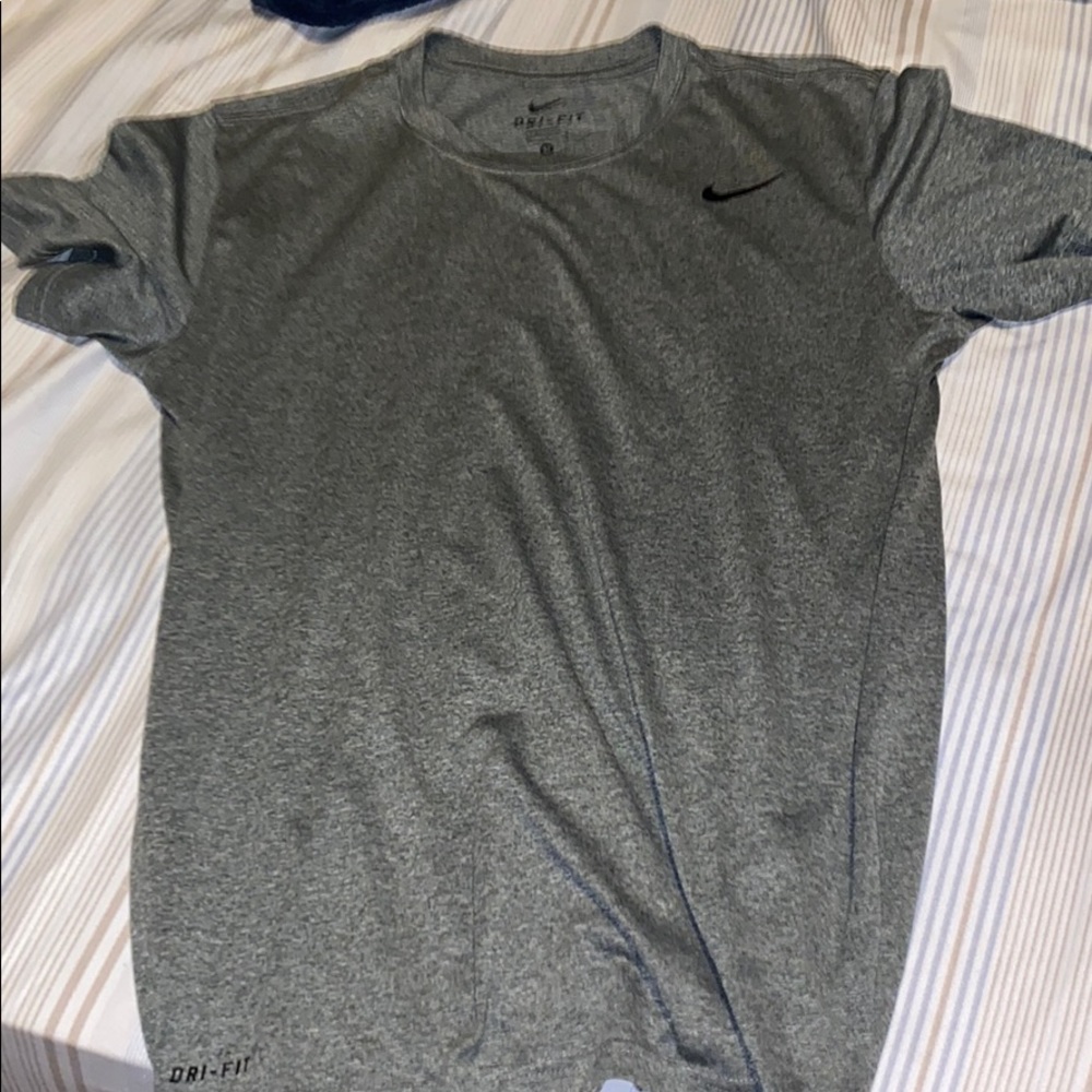 Men’s Medium Nike Grey Dri-Fit Tee